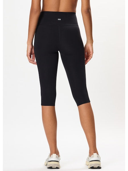 Ella Airweight Capri - Black/White